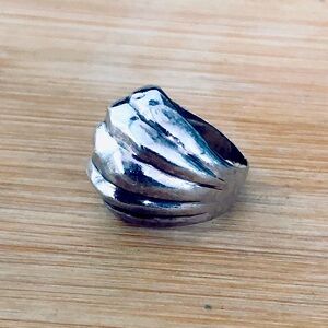 $64  Designer Estate Ring  Sterling Silver  Size 7  Hallmarked SU 925